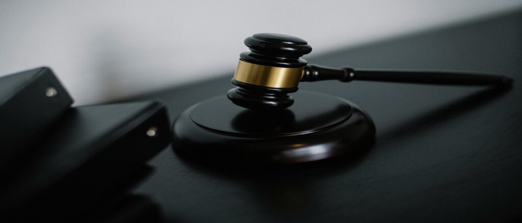 Picture of judge's gavel associated with blog on cross-examining expert witnesses