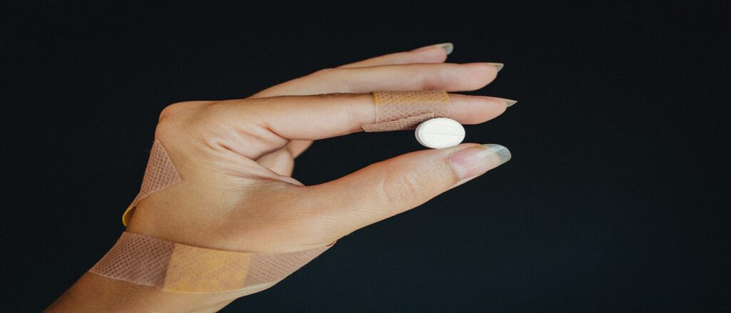 Picture of person holding a pill associated with blog on medical malpractice drug injuries