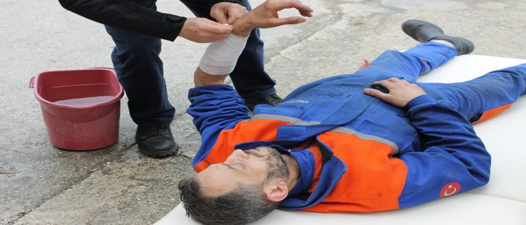 Picture of injured worker associated with blog on workers comp personal injury liens