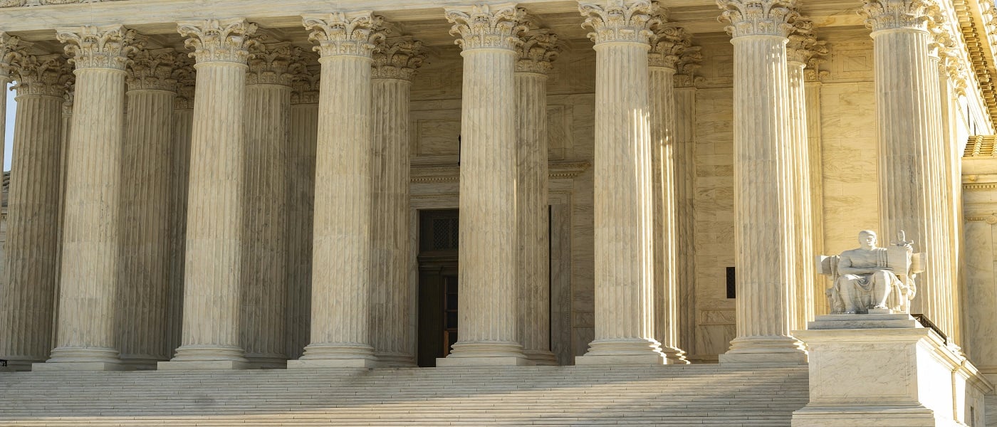Picture of front of courthouse
