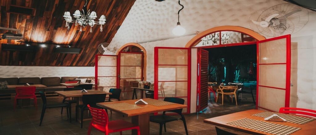 Picture of the interior of a restaurant associated with blog on restaurant personal injury